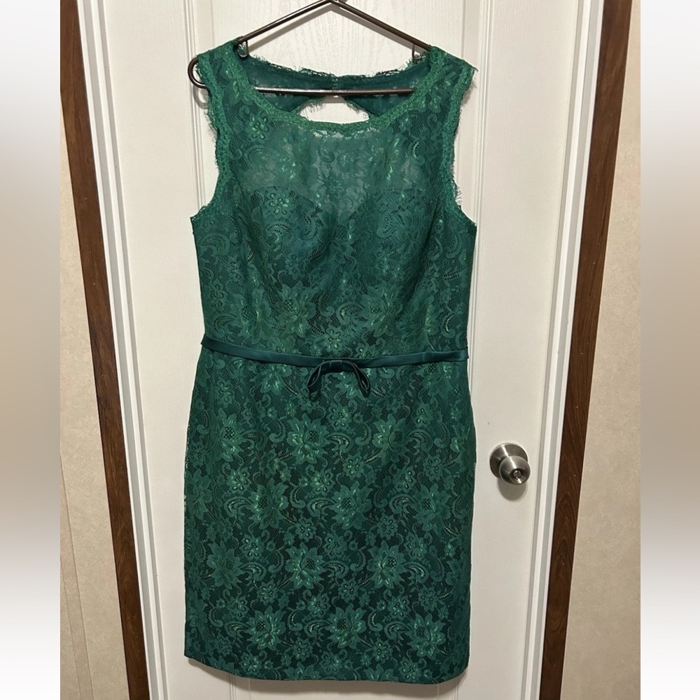 JJ’s House Elegant Green Lace Dress - Size Medium/Large - See measurements EUC